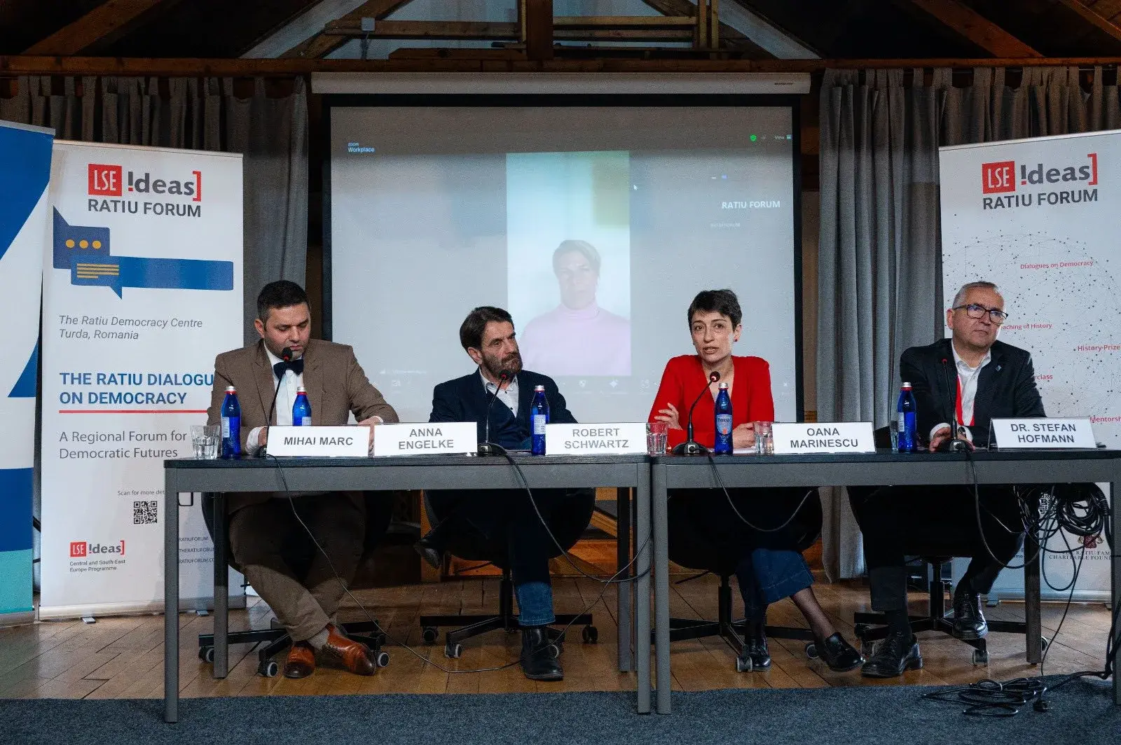 Journalists Gather in Turda to Address Challenges in Modern Information Landscape