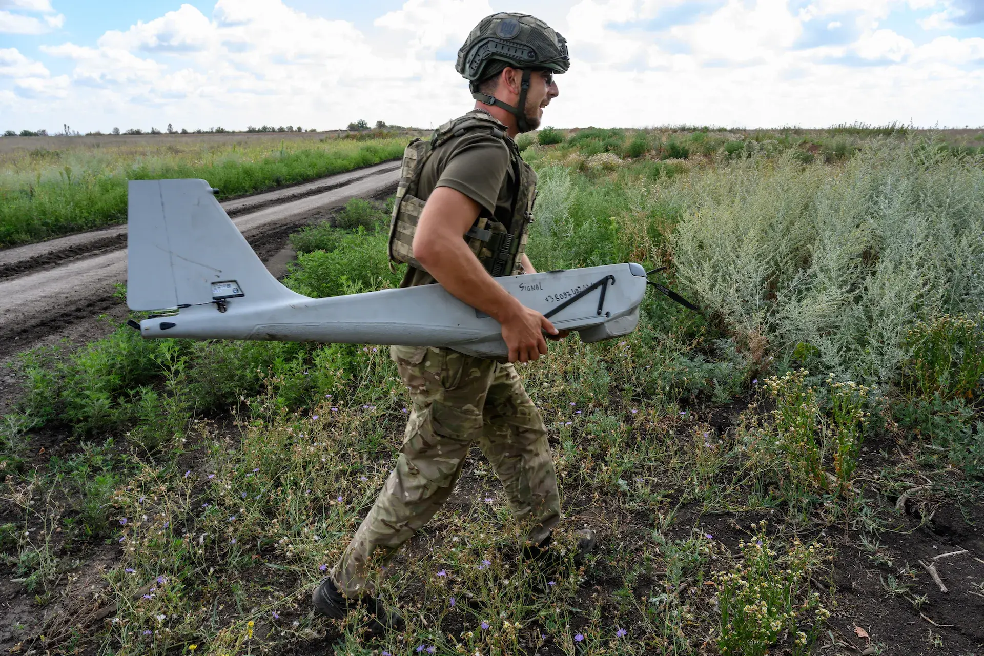 Ucraina lovește logistică rusă cu drone la 250 km de Kiev