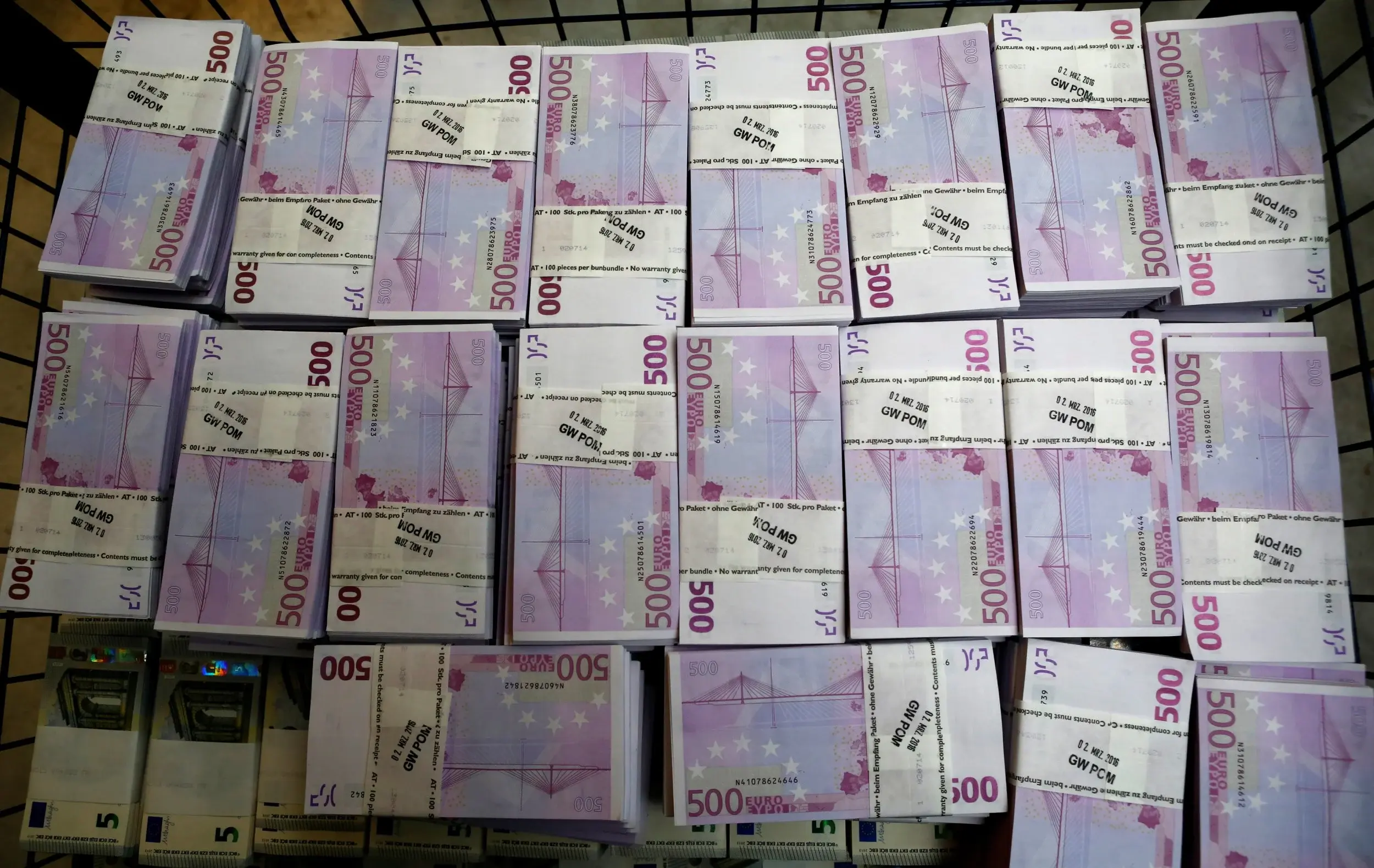Operațiune antidrog în Oradea: peste 500.000 de euro falși confiscați