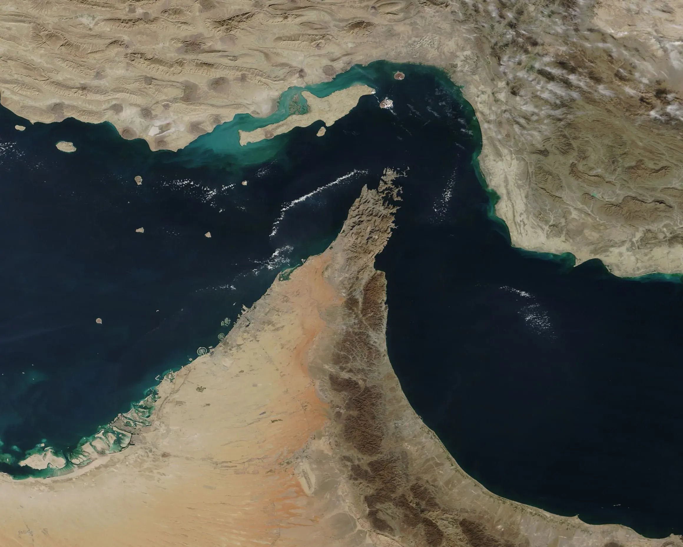 Iran introduce taxă maritimă în Strâmtoarea Hormuz în următoarele două luni