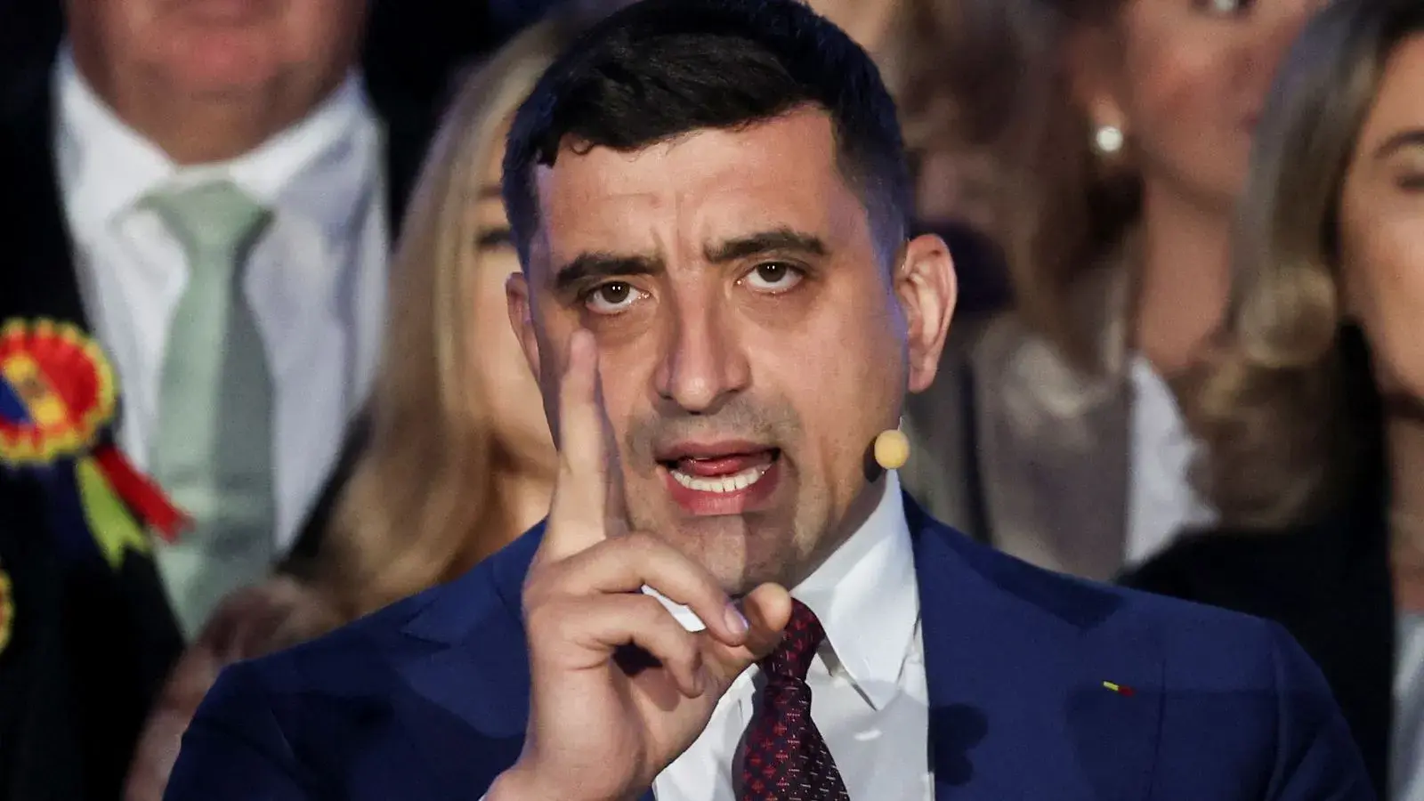 Simion vrea recunoaștere, nu etichete: AUR, între izolare și târguială politică