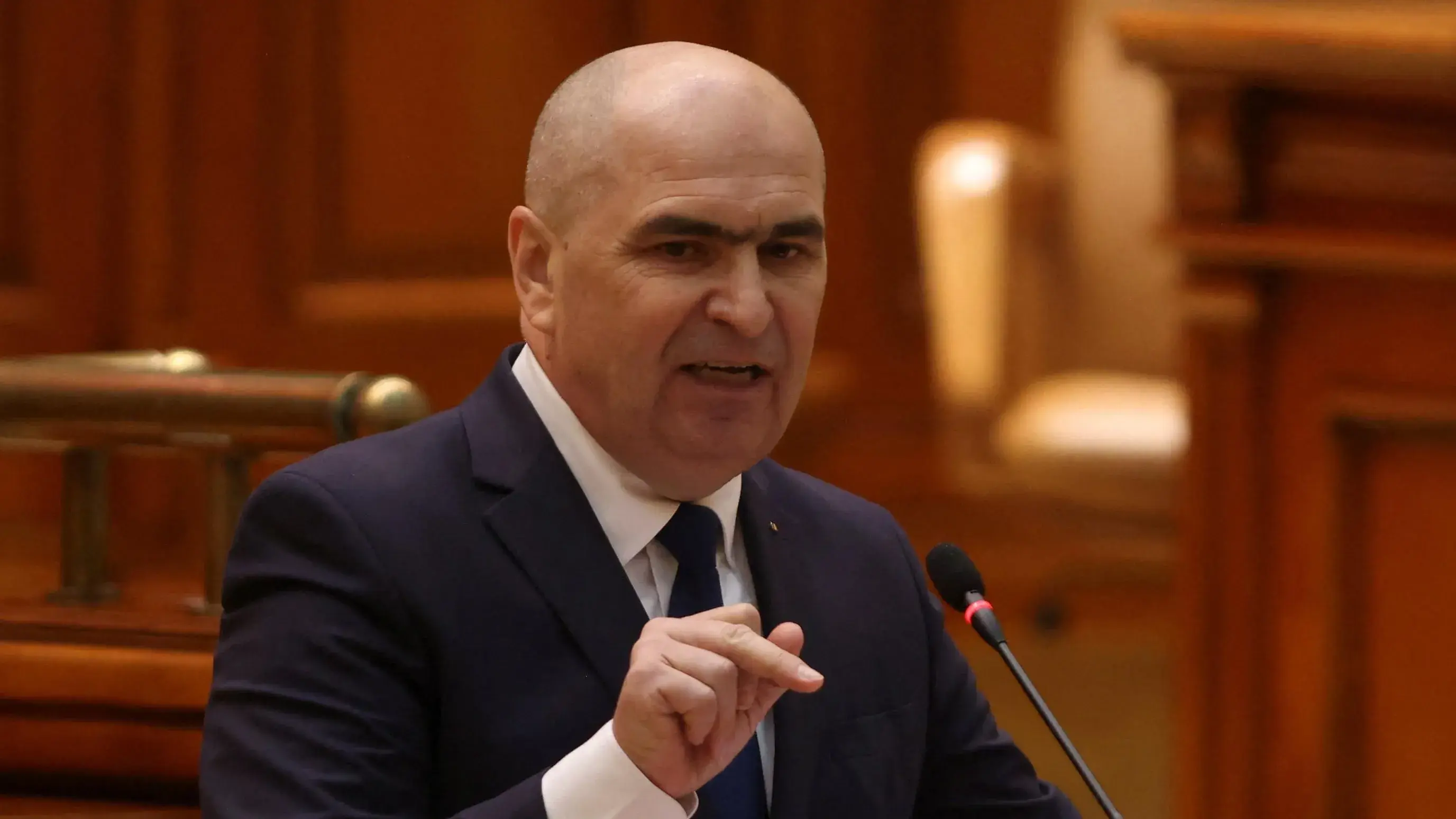 Romania slashes budget deficit by 44% in first five months