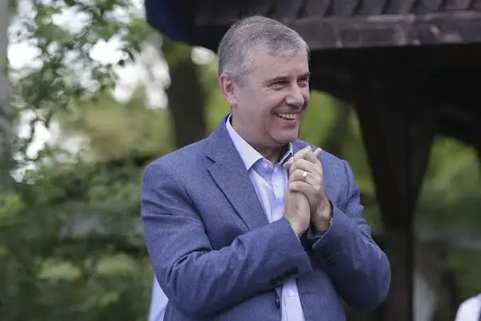 Who holds power in Romania? Tismăneanu's challenge to democratic oversight