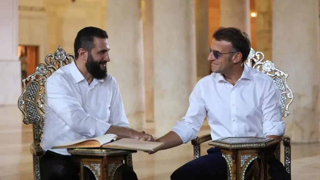 Macron în siguranță după explozii la Damasc, în apropierea hotelului