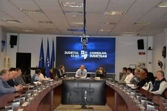 Consilierii din Cluj, obligați să aleagă între mandat și job după noua lege