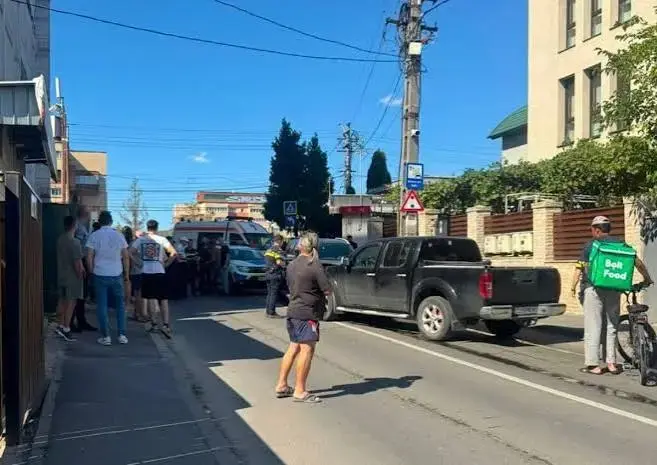 Tânăr din Cămărașu, arestat după ce a furat o mașină și a lovit o femeie pe trotuar