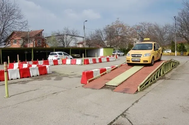 Proba de poligon ar putea reveni la examenul auto după 25 de ani