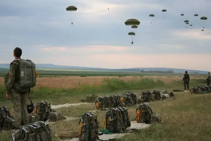 Paratroopers Injured in Târgu Mureș Exercise Amid Sudden Weather Shift