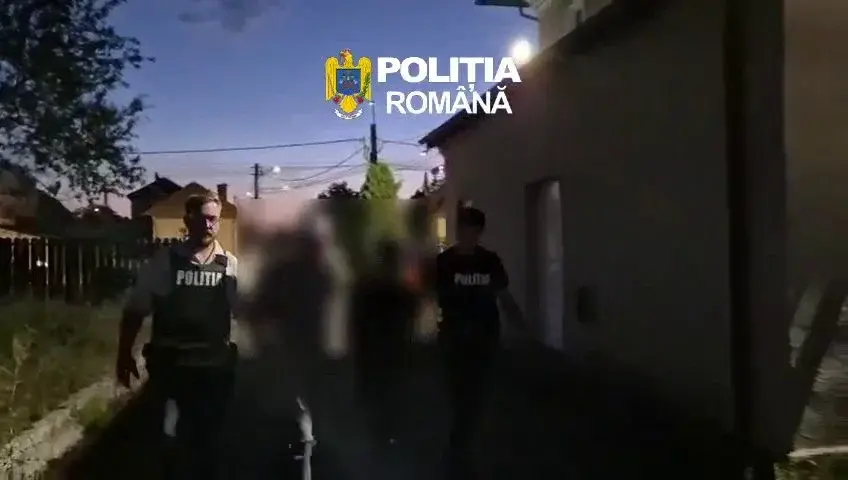 Doi tineri au jefuit doi minori la Huedin cu un cuțit, unul a sărit pe fereastră la secție