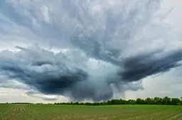România se răcește brusc: avertizare meteo pentru vânt puternic și ploi moderate