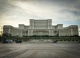 Siegfried Mureșan prezintă programul de guvernare, dar majoritatea parlamentară rămâne incertă