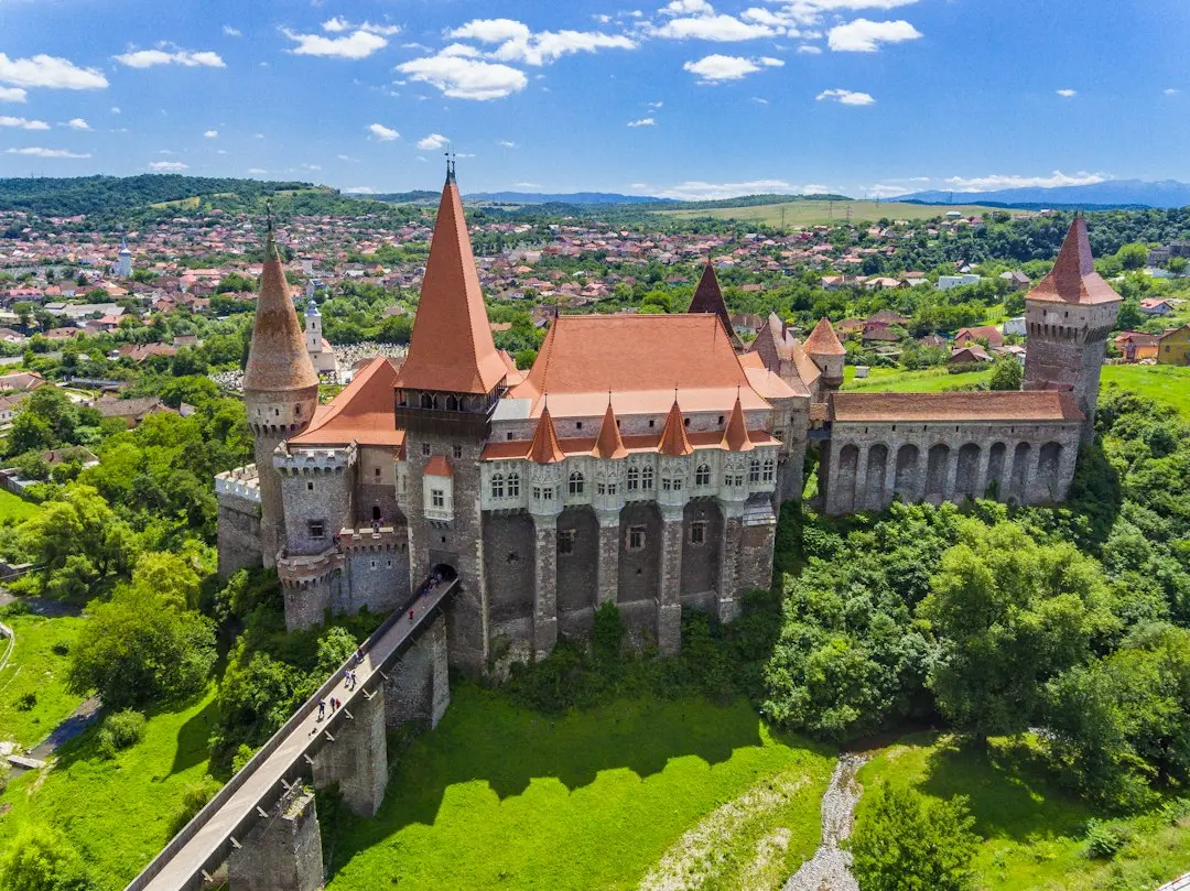 Inspectoratul Școlar Hunedoara impune anonimizarea în selecția directorilor